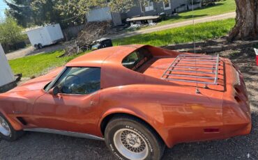 Chevrolet-Corvette-stingray-1975-orange