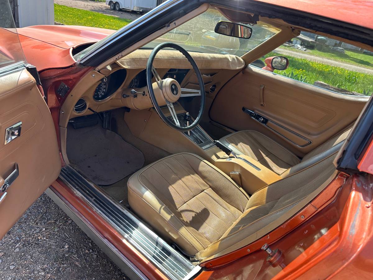 Chevrolet-Corvette-stingray-1975-orange-4