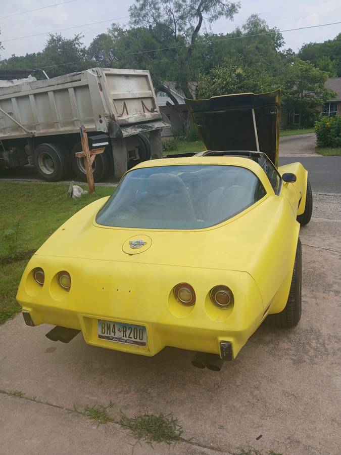 Chevrolet-Corvette-stingray-1978-yellow-2
