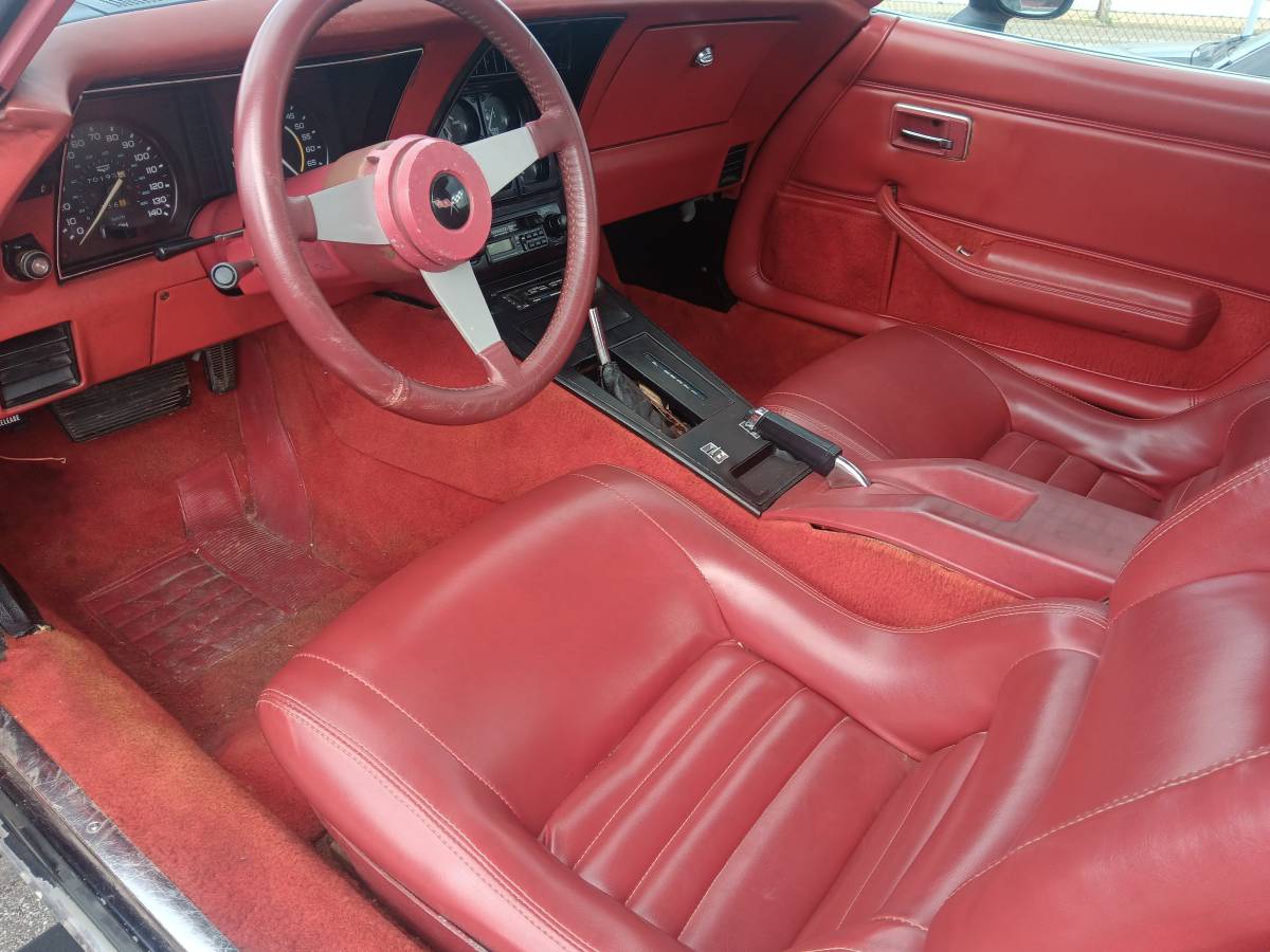 Chevrolet-Corvette-stingray-1979-1