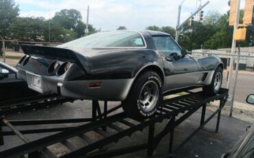 Chevrolet-Corvette-stingray-1979-2