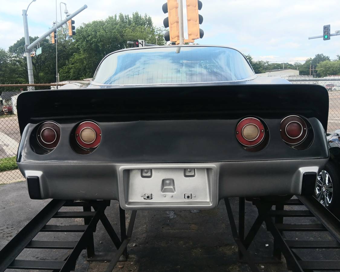 Chevrolet-Corvette-stingray-1979-3