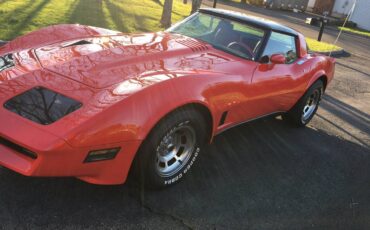 Chevrolet-Corvette-stingray-1981-red-6