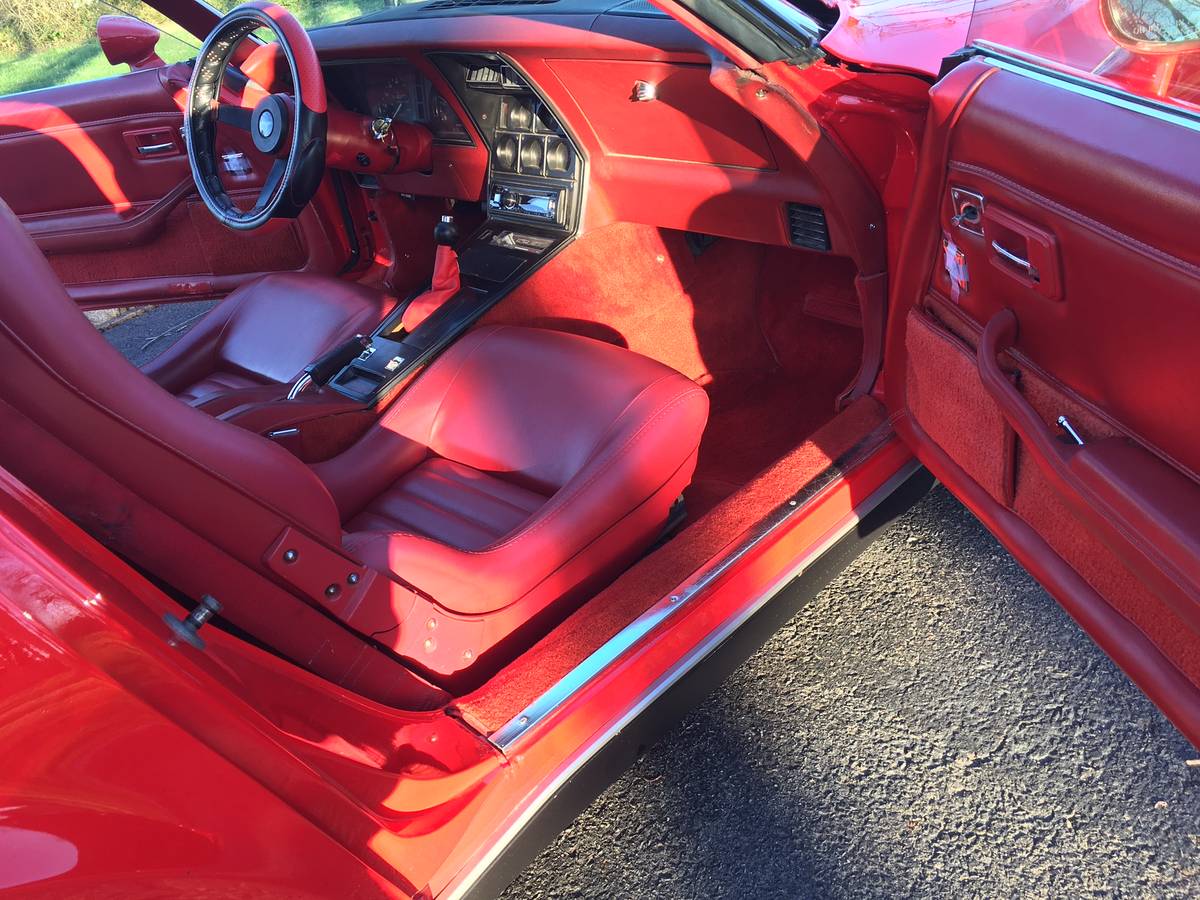 Chevrolet-Corvette-stingray-1981-red