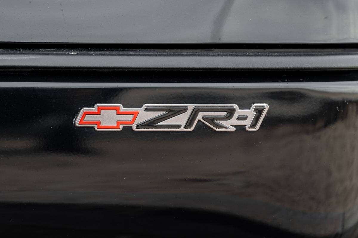 Chevrolet-Corvette-zr1-1990-black-10