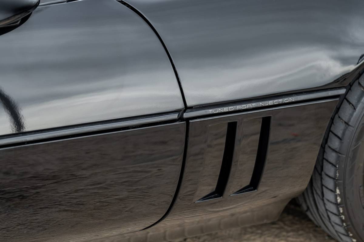 Chevrolet-Corvette-zr1-1990-black-11
