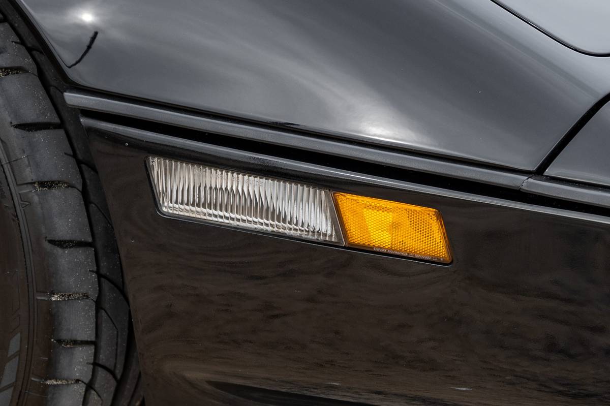 Chevrolet-Corvette-zr1-1990-black-3