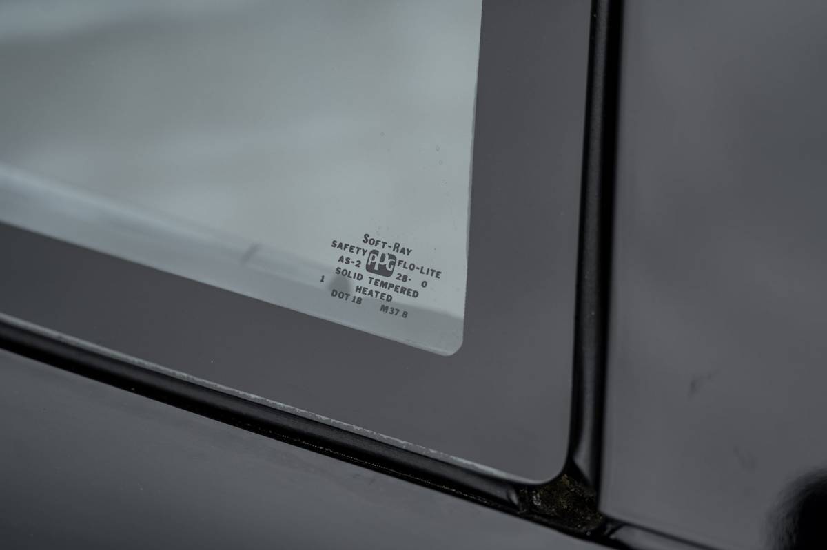 Chevrolet-Corvette-zr1-1990-black-4