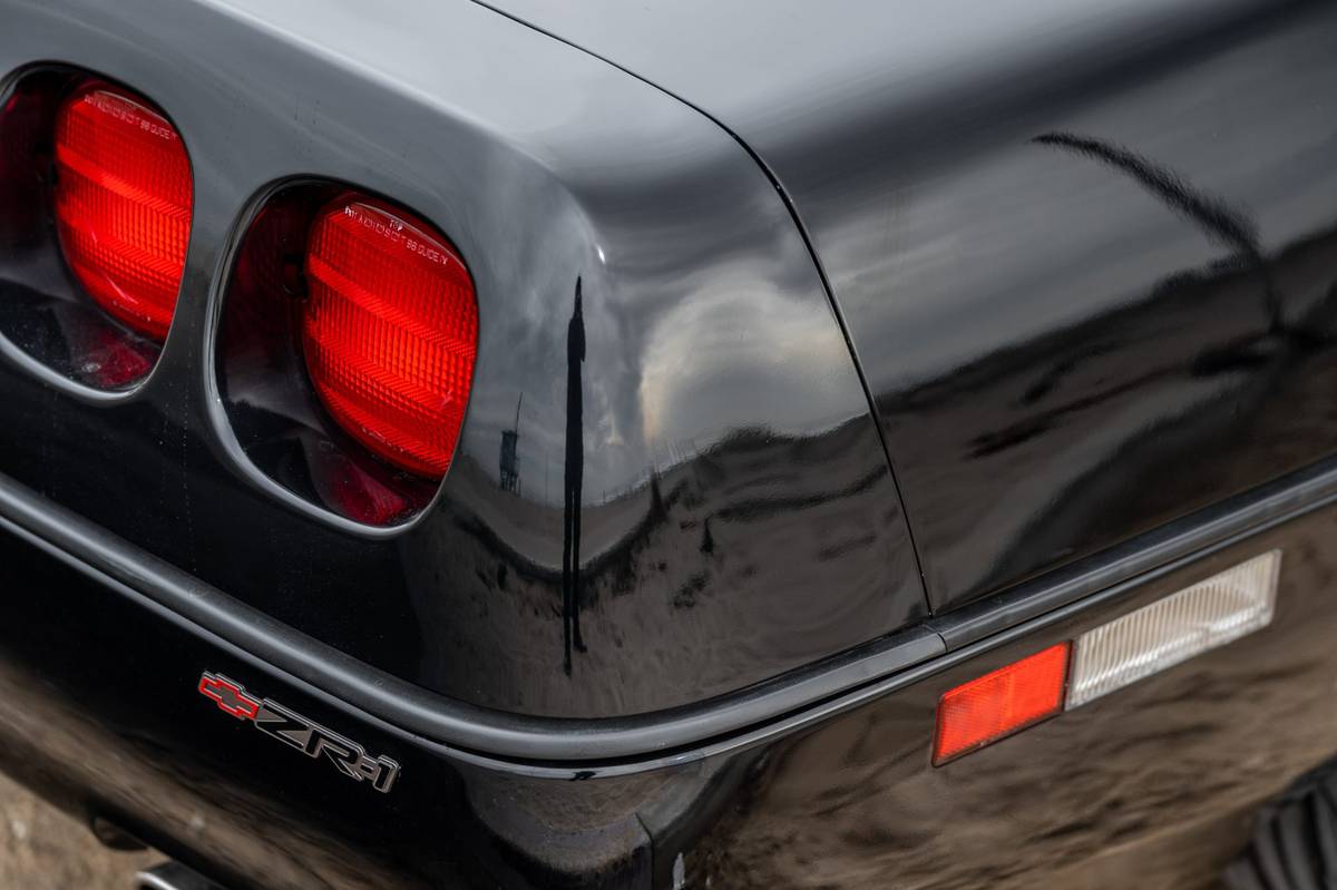 Chevrolet-Corvette-zr1-1990-black-6