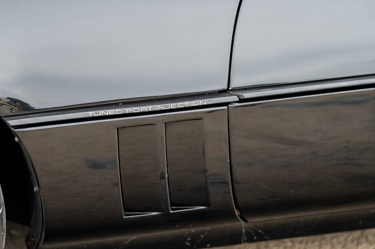 Chevrolet-Corvette-zr1-1990-black-7