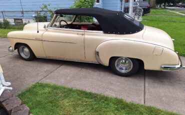 Chevrolet-Deluxe-1950-yellow