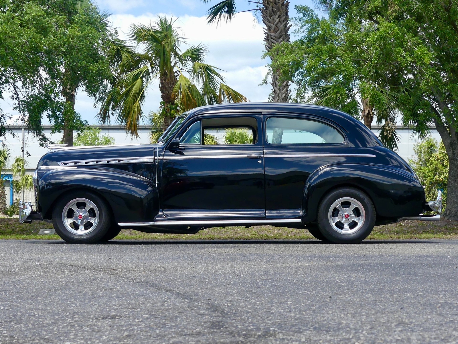 Chevrolet-Deluxe-Coupe-1941-Sedan-11