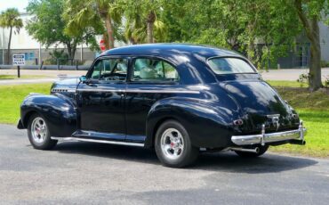 Chevrolet-Deluxe-Coupe-1941-Sedan-12