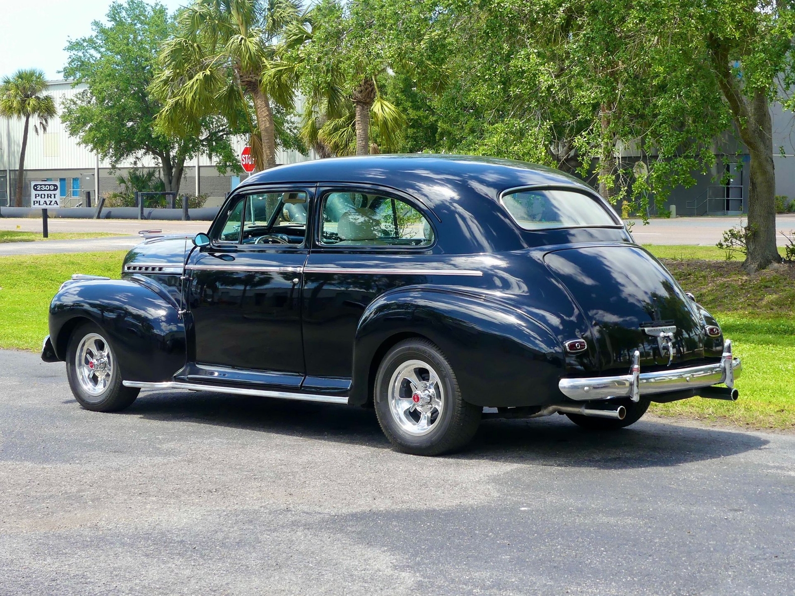 Chevrolet-Deluxe-Coupe-1941-Sedan-12