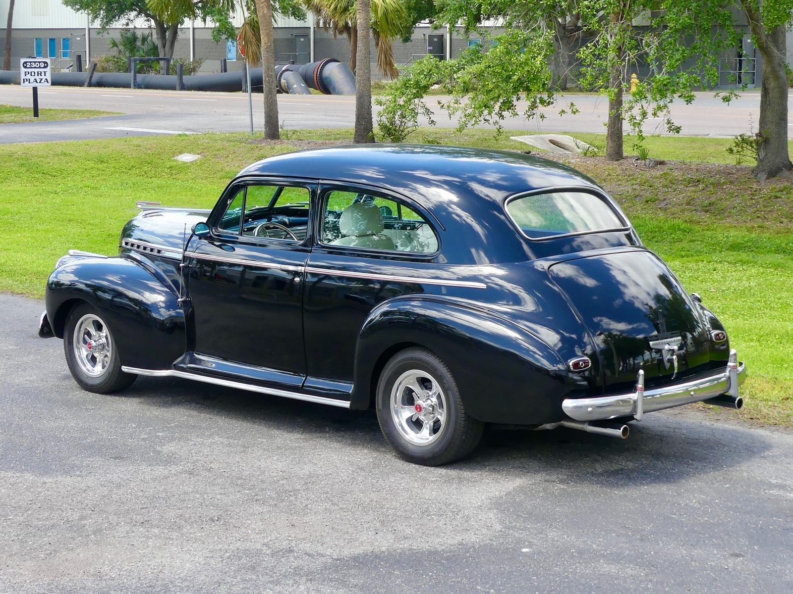 Chevrolet-Deluxe-Coupe-1941-Sedan-13