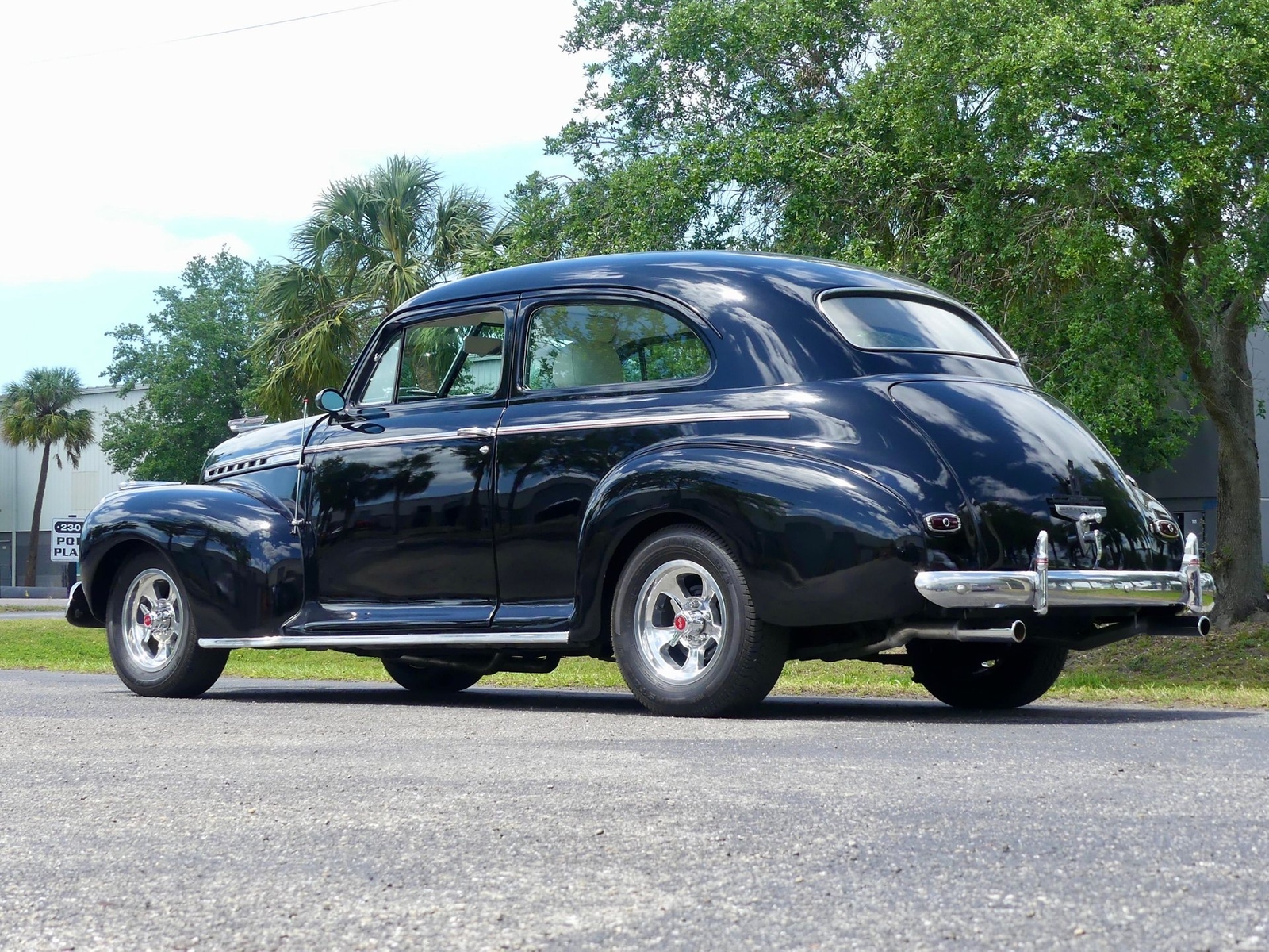 Chevrolet-Deluxe-Coupe-1941-Sedan-14