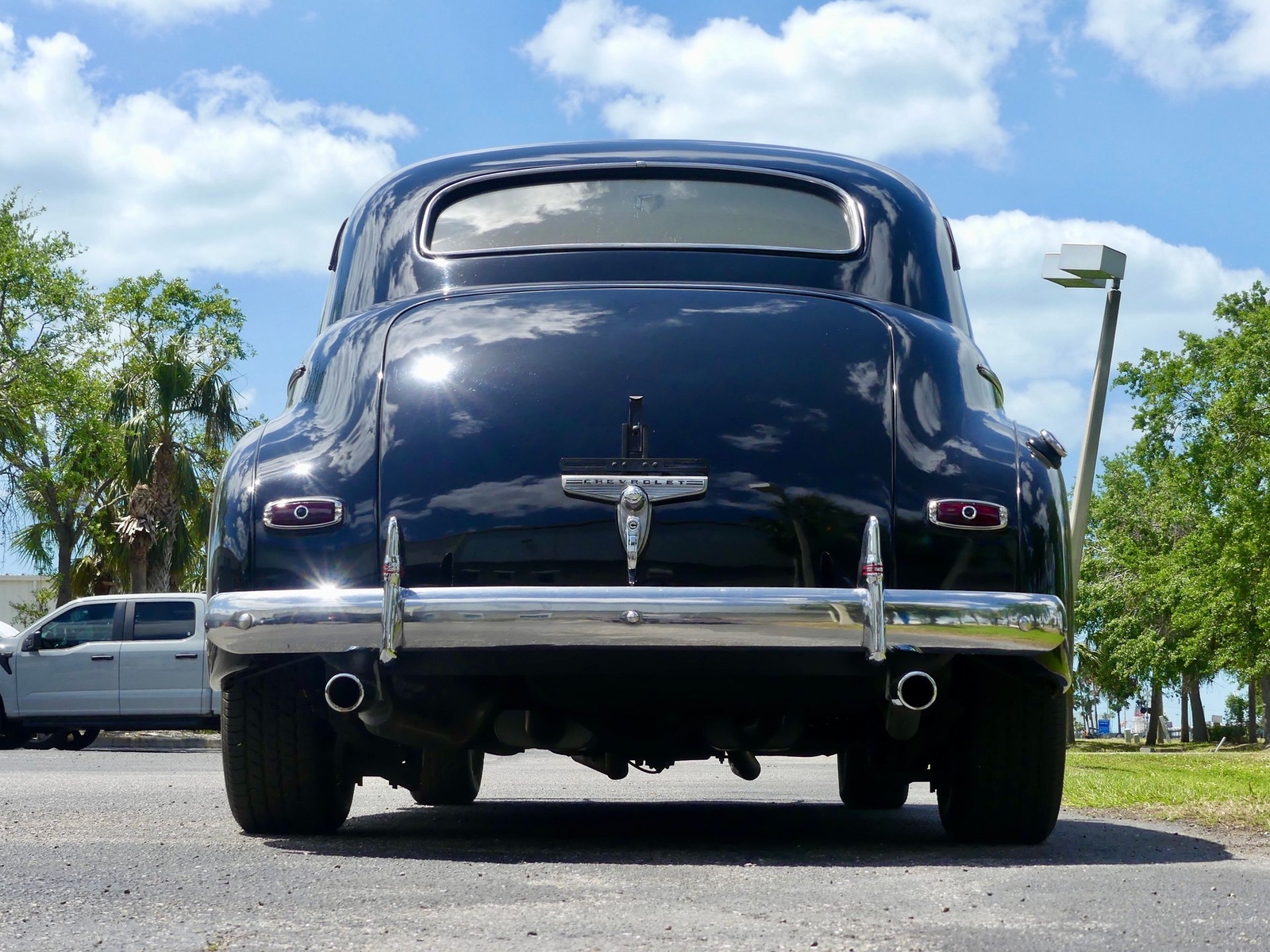 Chevrolet-Deluxe-Coupe-1941-Sedan-16
