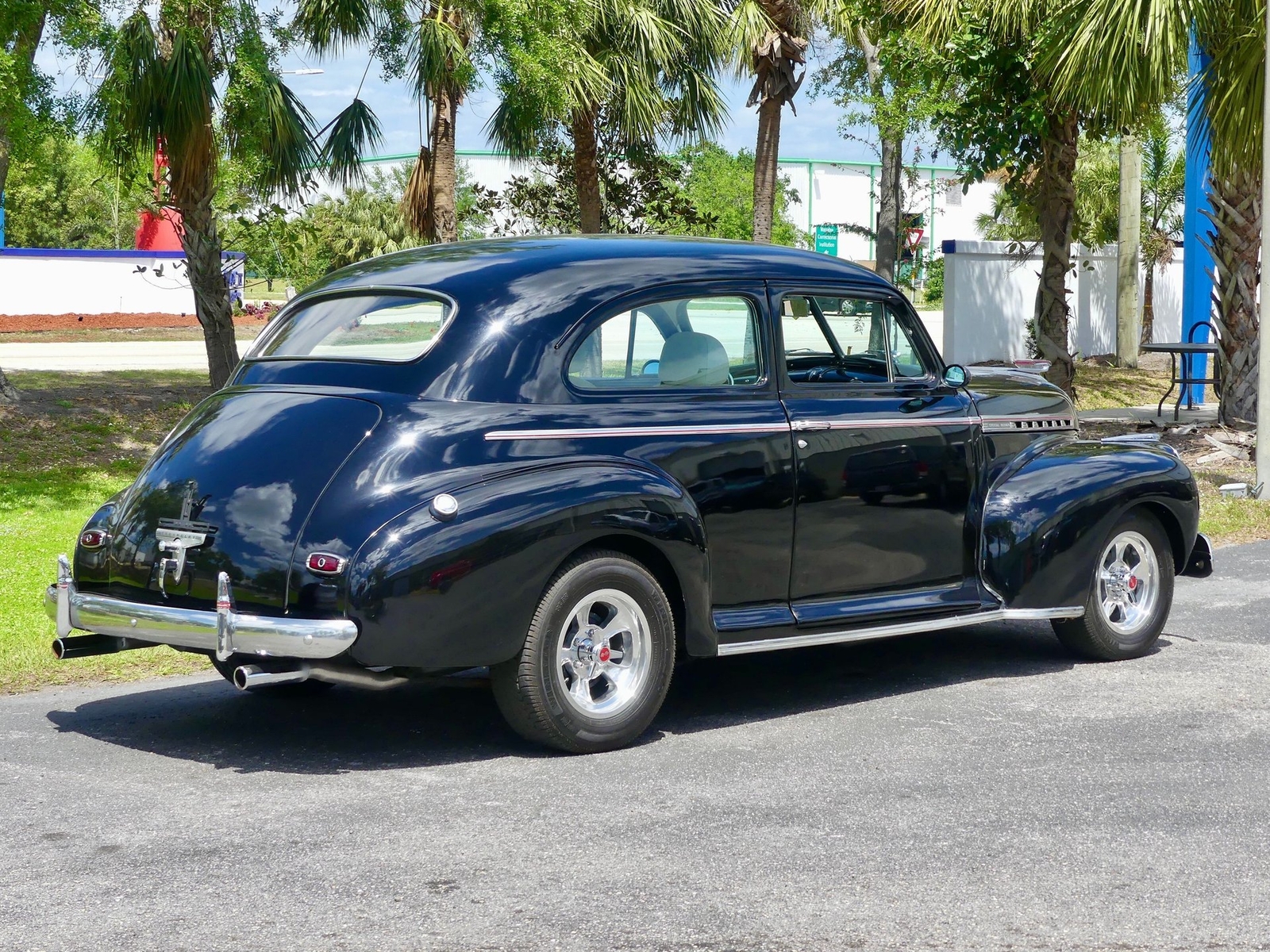 Chevrolet-Deluxe-Coupe-1941-Sedan-17