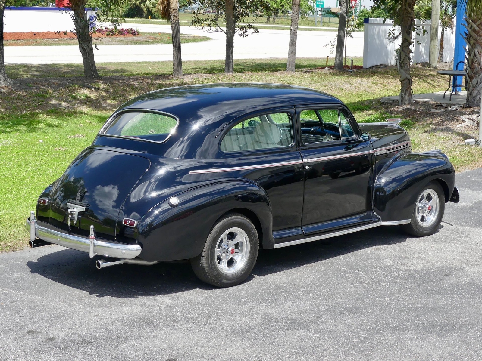 Chevrolet-Deluxe-Coupe-1941-Sedan-18