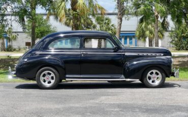 Chevrolet-Deluxe-Coupe-1941-Sedan-2