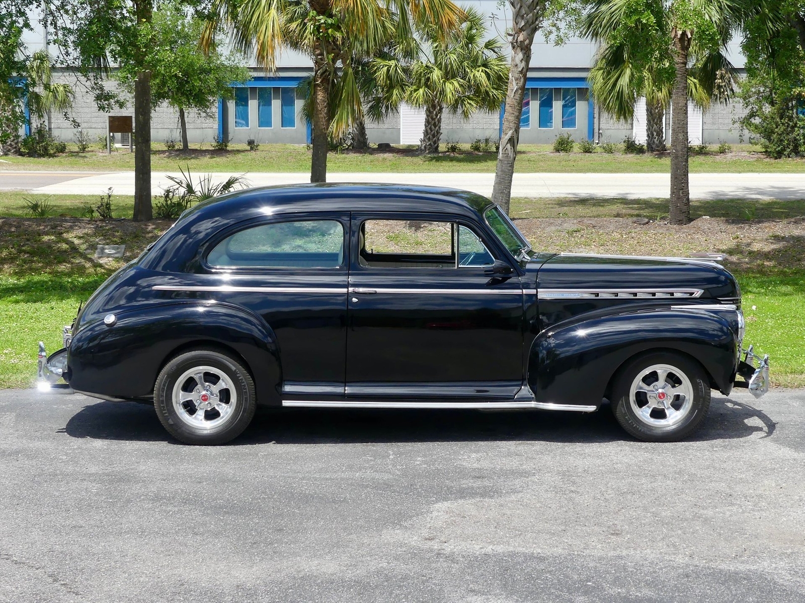 Chevrolet-Deluxe-Coupe-1941-Sedan-20