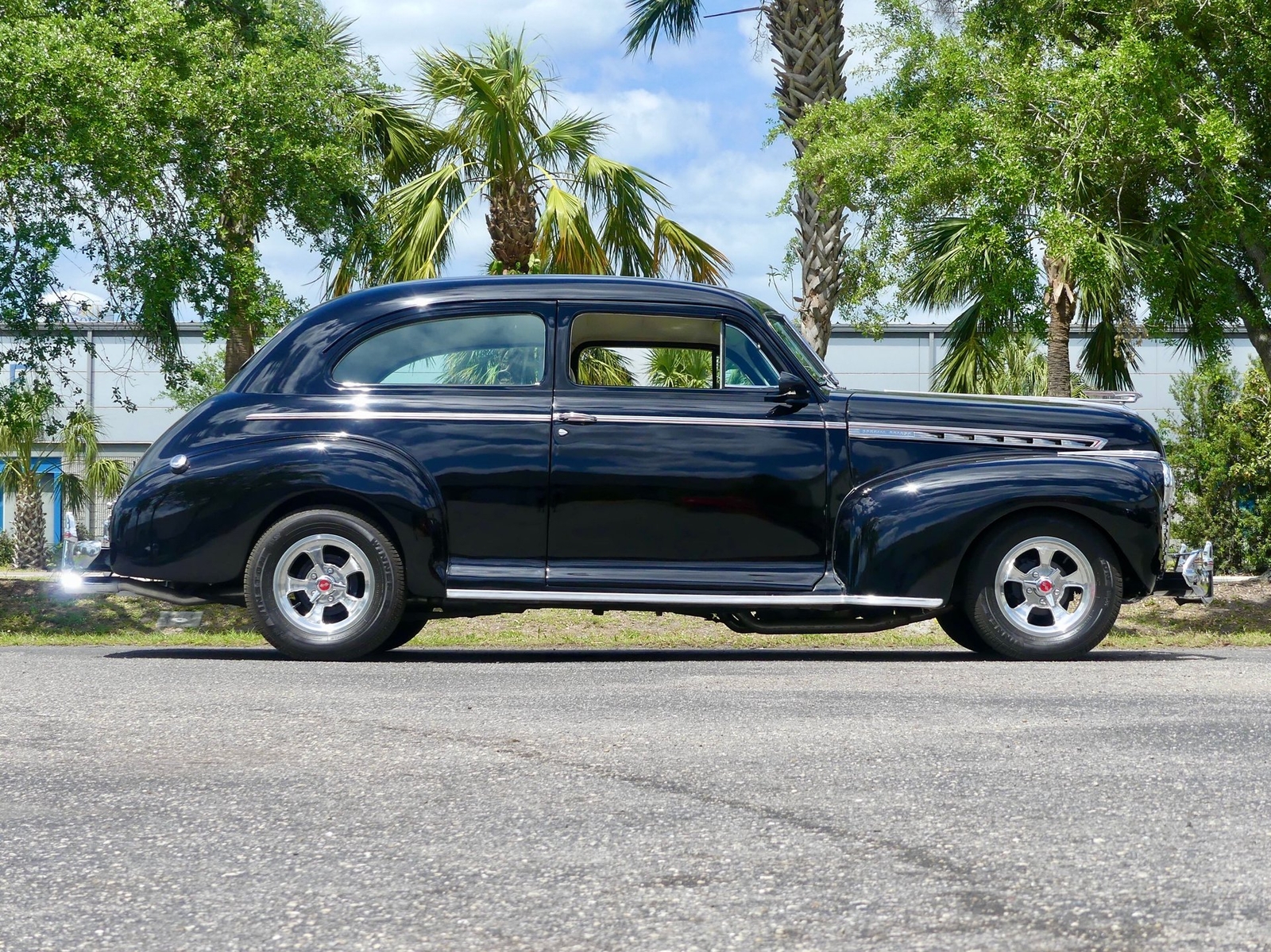 Chevrolet-Deluxe-Coupe-1941-Sedan-21