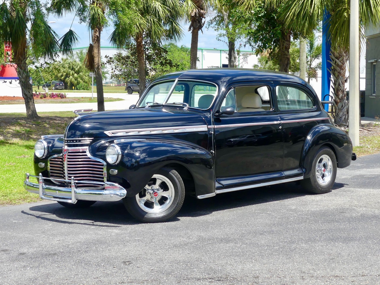 Chevrolet-Deluxe-Coupe-1941-Sedan-6
