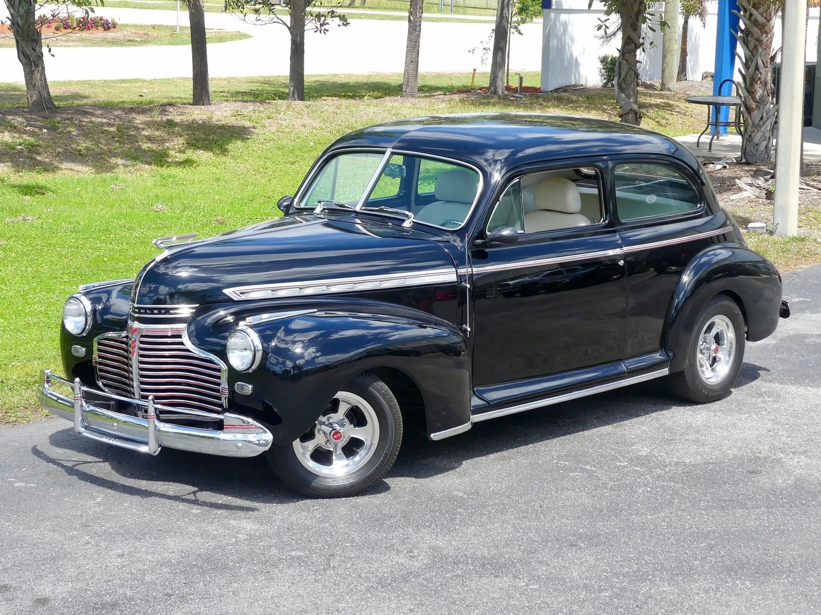 Chevrolet-Deluxe-Coupe-1941-Sedan-7