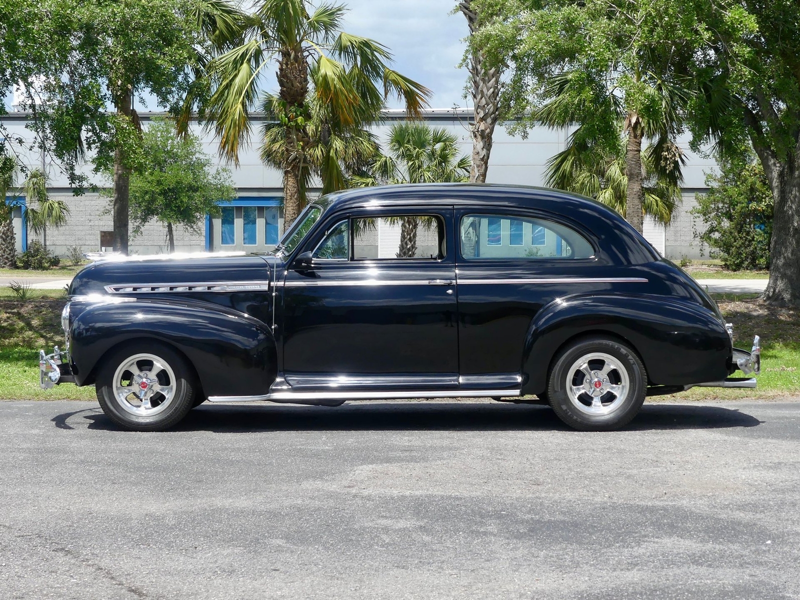 Chevrolet-Deluxe-Coupe-1941-Sedan-9