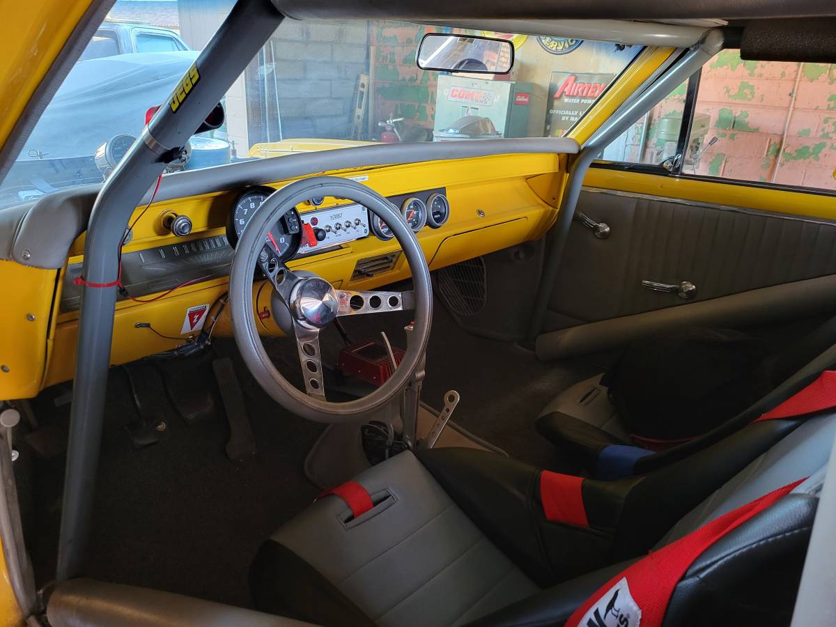 Chevrolet-El-camino-1967-yellow-2