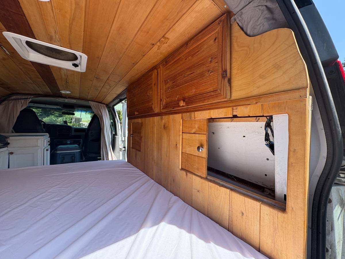 Chevrolet-Express-1500-1988-white-16