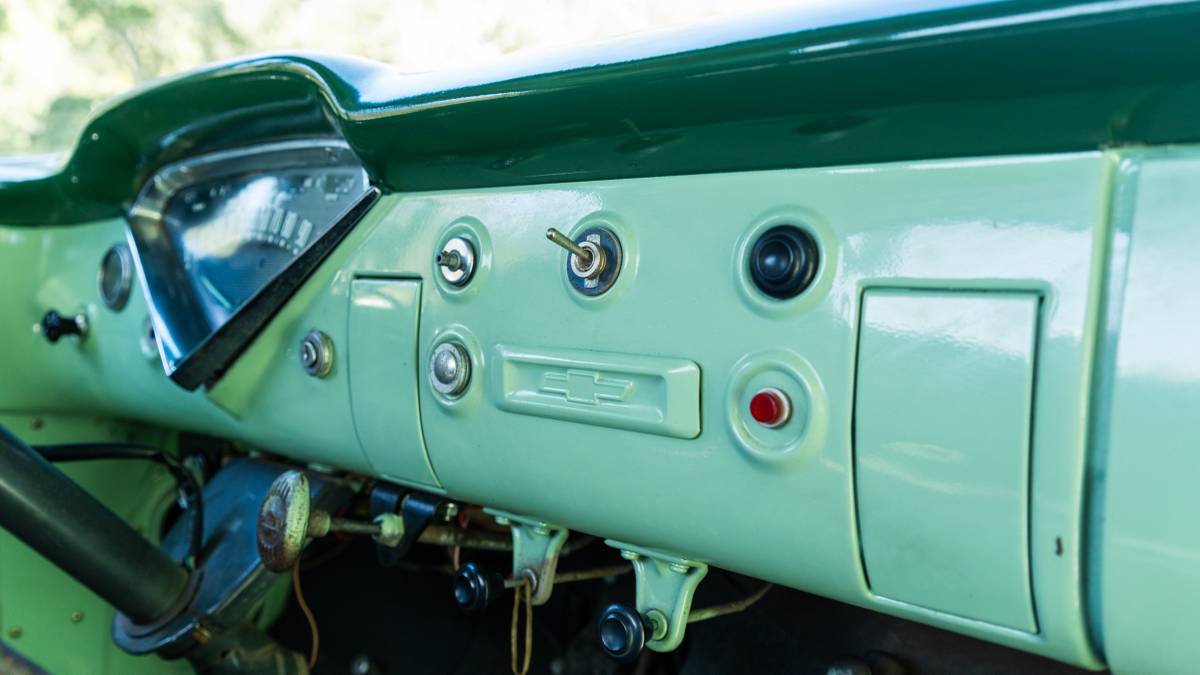 Chevrolet-Flatbed-1957-green-5
