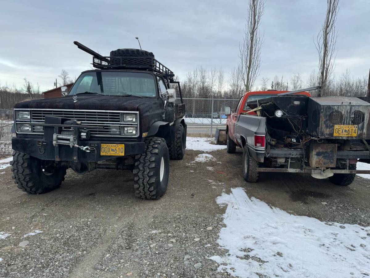 Chevrolet-Flatbed-diesel-1984-black-1