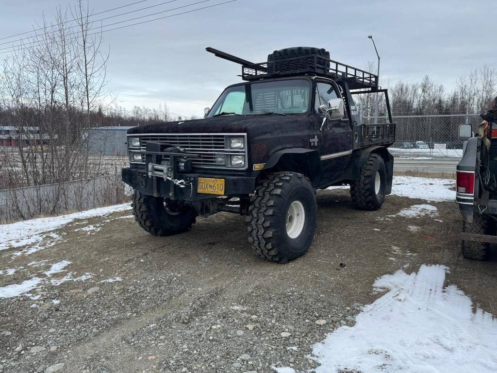 Chevrolet-Flatbed-diesel-1984-black-2