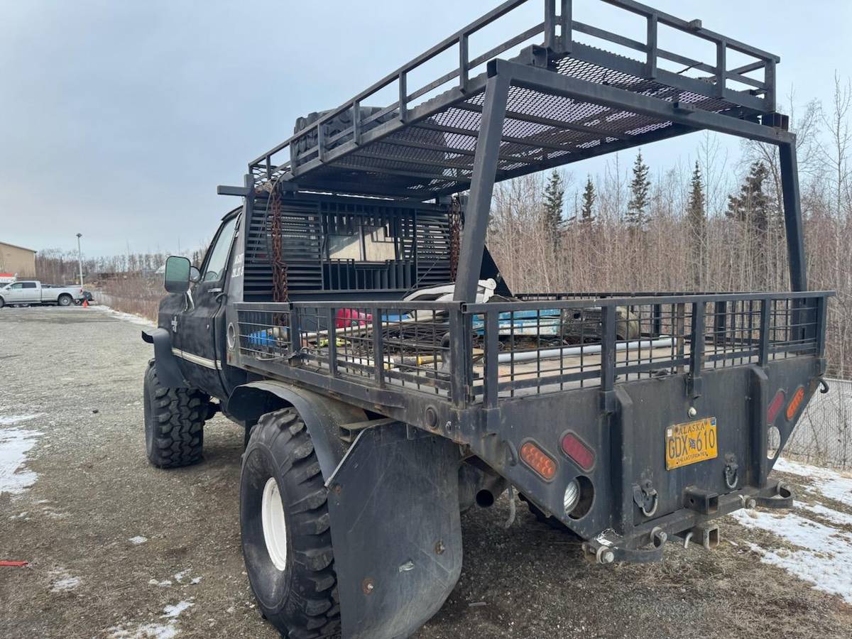 Chevrolet-Flatbed-diesel-1984-black-3