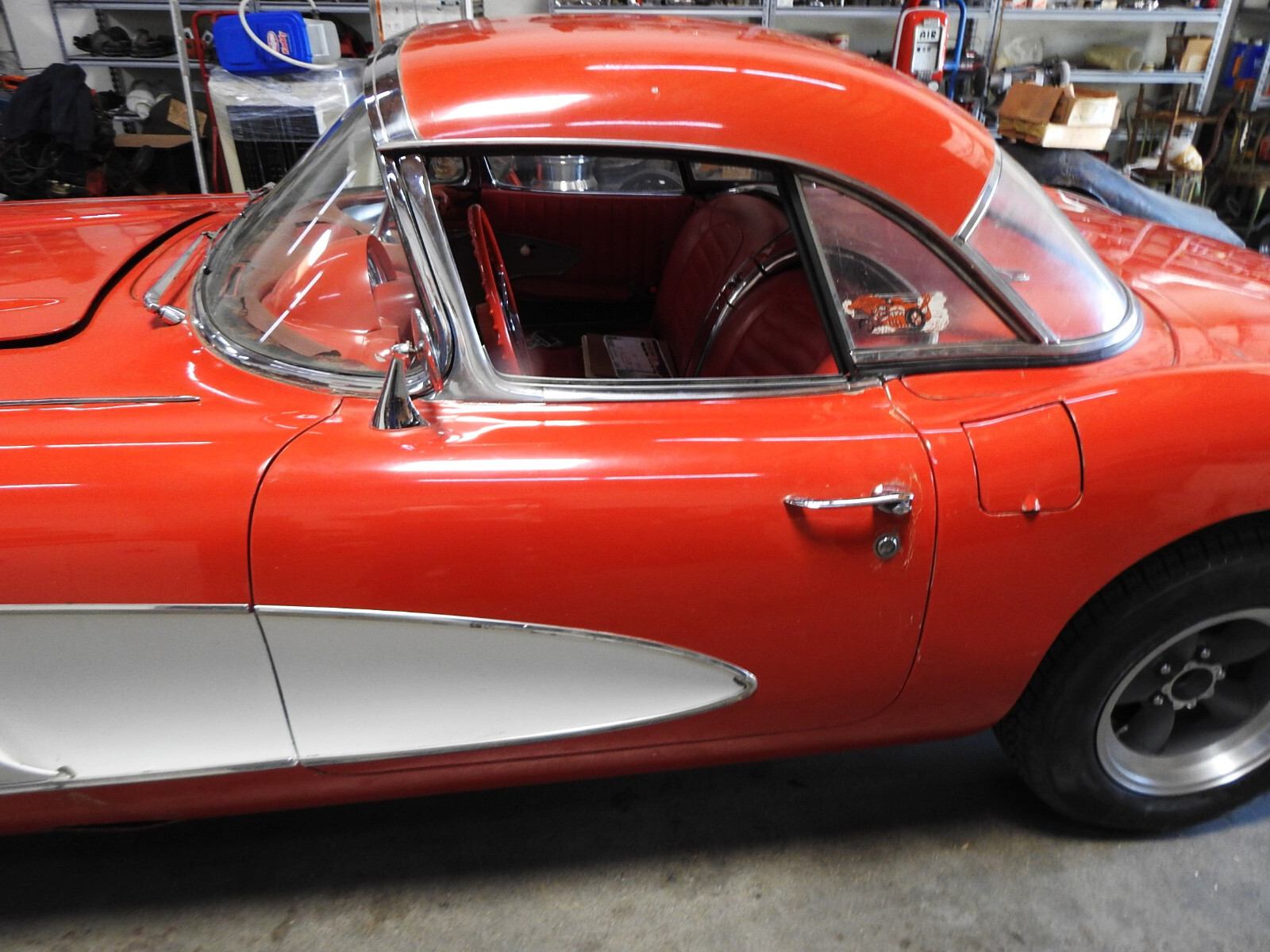 Chevrolet-Fuel-Injected-Corvette-1959-Convertible-Roadster-W-Hardtop-18