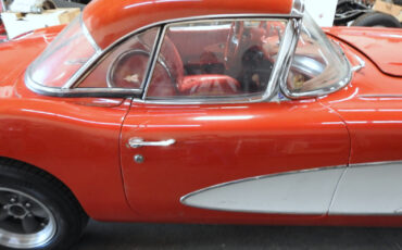 Chevrolet-Fuel-Injected-Corvette-1959-Convertible-Roadster-W-Hardtop-23