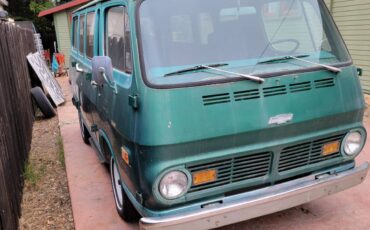 Chevrolet-G10-sportvan-90-1969-green-1