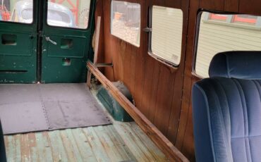 Chevrolet-G10-sportvan-90-1969-green-5