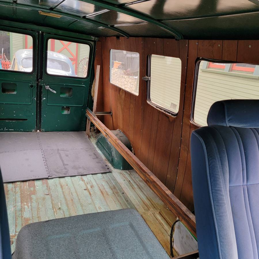 Chevrolet-G10-sportvan-90-1969-green-5