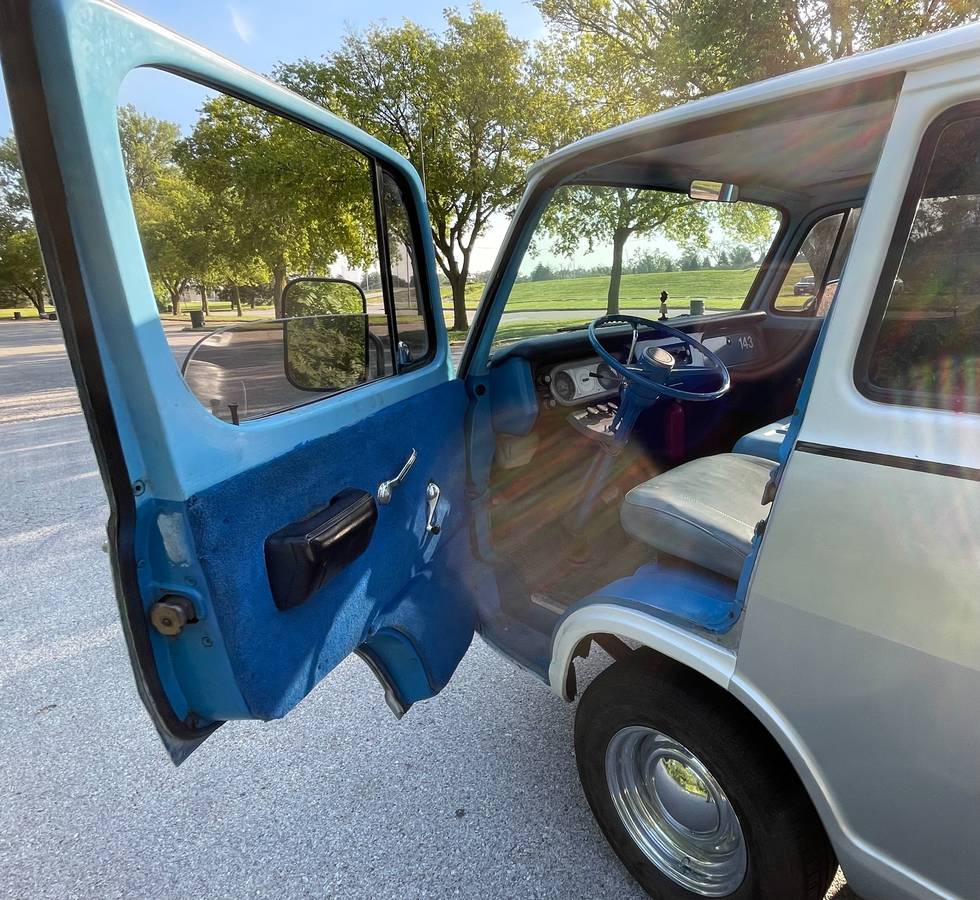 Chevrolet-G10-van-1969-silver-10