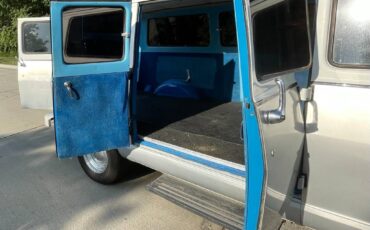Chevrolet-G10-van-1969-silver-11