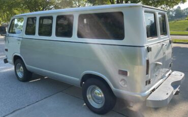 Chevrolet-G10-van-1969-silver-13
