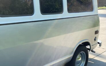 Chevrolet-G10-van-1969-silver-4