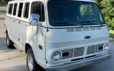 Chevrolet-G10-van-1969-silver-7