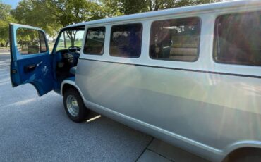 Chevrolet-G10-van-1969-silver-8