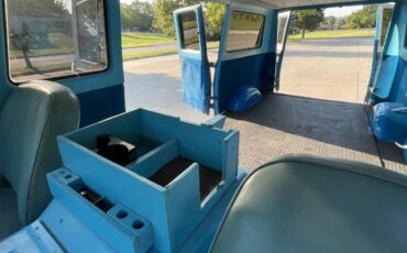 Chevrolet-G10-van-1969-silver-9
