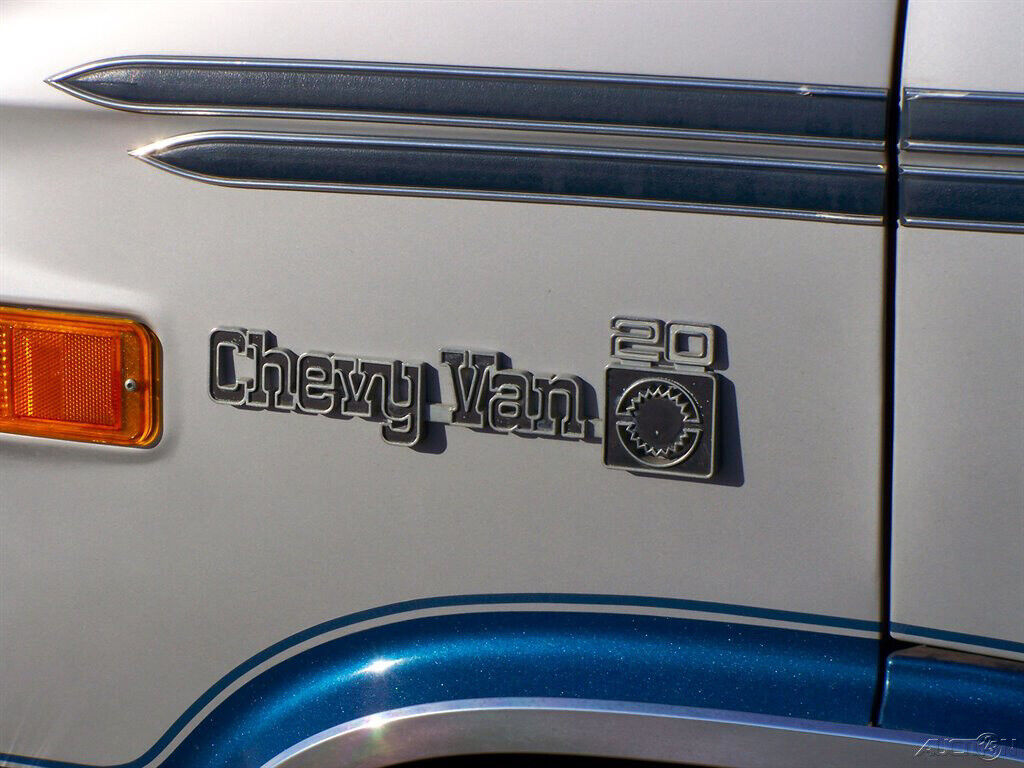 Chevrolet-G20-Van-1981-MinivanVan-11
