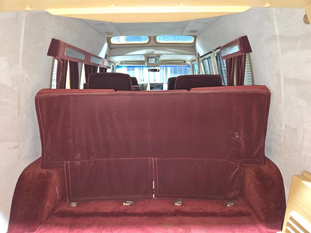 Chevrolet-G20-Van-1988-MinivanVan-10