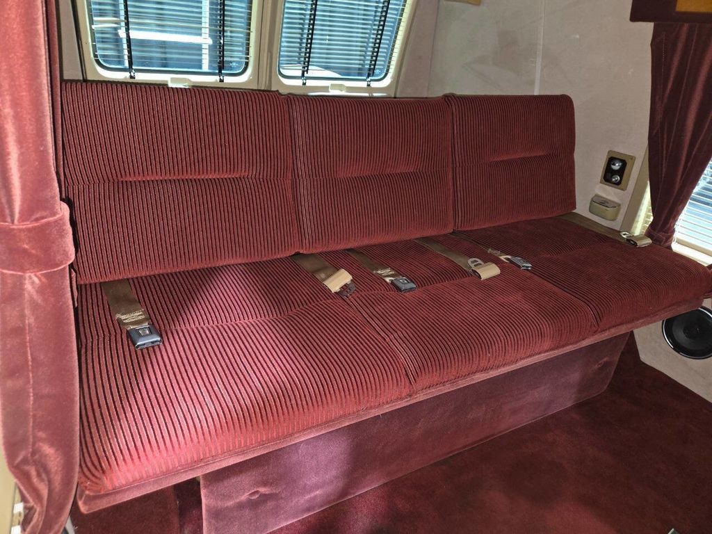 Chevrolet-G20-Van-1988-MinivanVan-11